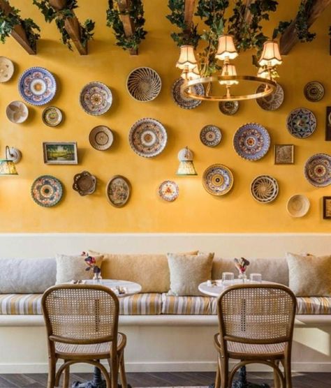 Mexican Restaurants Interior, Italian Restaurant Interior Design, Italian Restaurant Interior, Boho Restaurant, Italian Restaurant Decor, Italian Wall Decor, Pizzeria Design, Restaurant Design Inspiration, Eclectic Style Decor