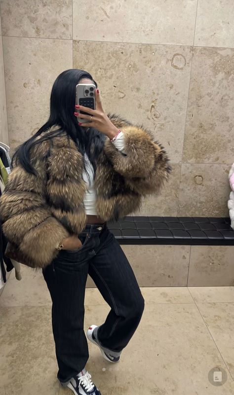 Casual Leather Trench Coat Outfit, Fur Coat Jeans Outfit, Fall Fits Classy, Nyc Outfit Ideas Winter, 54 Degree Weather Outfit, Bootcut Jeans Outfit Black Women, Fly Winter Outfits, Fly Birthday Outfits Black Women, Winter Movie Date Outfit