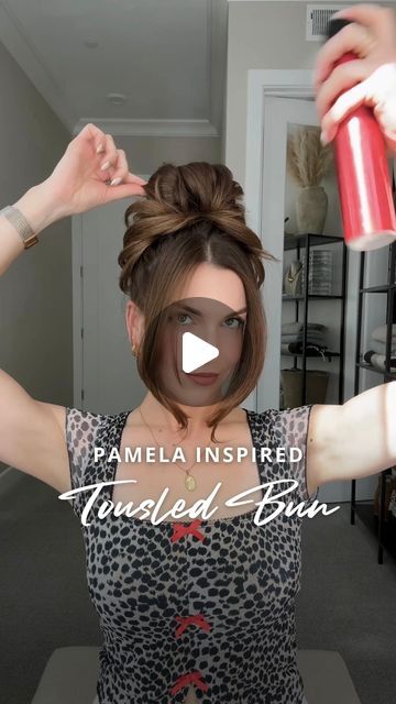 Nichole Ciotti on Instagram: "Here’s a simple tutorial for the iconic Pamela Anderson-inspired messy bun. It focuses on volume, texture, and a playful, undone look 💁‍♀️

Section out your face-framing, if desired. Gather your hair into a high ponytail and secure it with a stretchy hair tie. On the final pull through, flip your ponytail forward and pull it out in the back to create an upside down bun with your ends sitting on top of your head. Pull the bun apart and begin loosely pinning to create the look you want. Lightly mist a texture spray throughout the bun for extra volume and hold. Tame face-framing pieces with a heated round brush and styling cream, if needed.

#hair #hairtutorial #updo #hairstyles" Updos With Volume On Top, How To Make Messy Bun, High Ponytail Updo, Ponytail Updo Hairstyles, Framing Pieces, Short Hair Updo Tutorial, Ponytail Hairstyles Tutorial, Long Face Haircuts, Hair Tricks