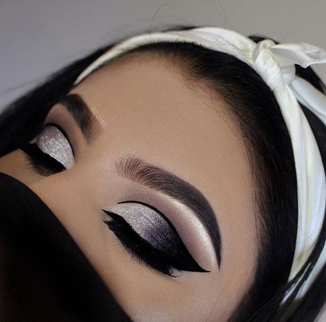 Makeup Smoky Eyes, Smoky Eyes Makeup, Eye Makeup Trends, Arabic Eye Makeup, Black Smokey Eye Makeup, Smoky Eye Makeup Tutorial, Eye Makeup Images, Hazel Eye Makeup, White Eyeshadow