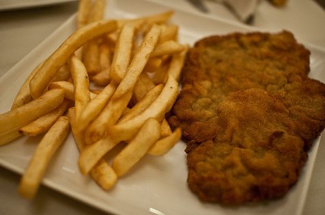 Steak Milanesa with Fries. Steak Milanesa, 2024 Ideas, Favorite Food, Steak, Love This, Food And Drink, Favorite Recipes, I Love, Drinks