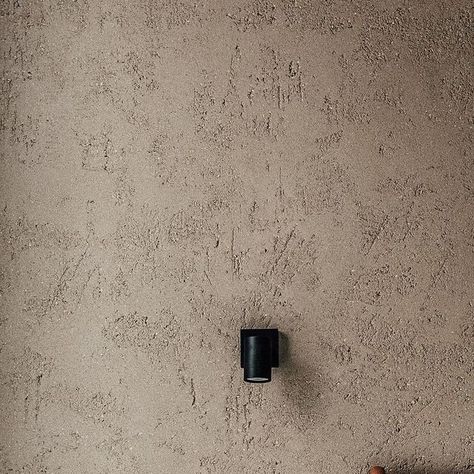 MUD. on Instagram: "Rough with the smooth @clayworksclayplasters Photographer @taranwilkhu - #clayplaster #natrualplasters #raw #wabisabi #interiors #interiordesign #decor #walldecor #earthen #texture #mud" Mud Texture, Mud Plaster, Clay Mud, Light Clay, Wabi Sabi, Wall Decor, Interior Design, Texture, Photographer