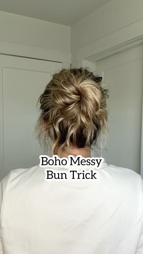 Lainey Ostrom | You don’t have to have hair experience to be able to do this updo! It’s quick, easy, and cute 😍 - #updohairstyles #updostyles #quickhair… | Instagram Quick Easy Ways To Put Your Hair Up, How To Do A Messy Bun With Claw Clip, Medium Hair Easy Updo Diy, Easy Updo For Frizzy Hair, Easy Daily Updos Simple, Mid Length Easy Updo, Simple Updo For Layered Hair, Quick Casual Updo, Frizzy Hair Updo Easy