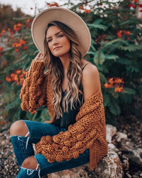 #momstyle #chunkycardigan #bubblecardigan #fallstyleinspo #fallstyle #momblogger #fashionblogger #texasblogger Rust Cardigan Outfit, Bubble Sleeve Sweater, Rust Cardigan, Dusty Lavender, Nature Photoshoot, French Outfit, Chunky Cardigan, Cute Fall Outfits, Mom Blogger