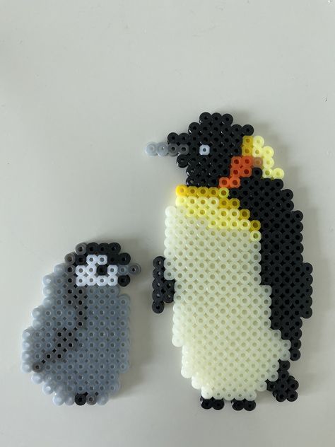 Chinchilla Perler Beads, Perler Bead Patterns Penguin, Pearled Bead Ideas Aesthetic, Perler Bead Crafts For Adults, Penguin Hama Beads, Perler Beads Penguin, Animal Hama Beads, Penguin Perler Bead Patterns, Pig Perler Bead Patterns