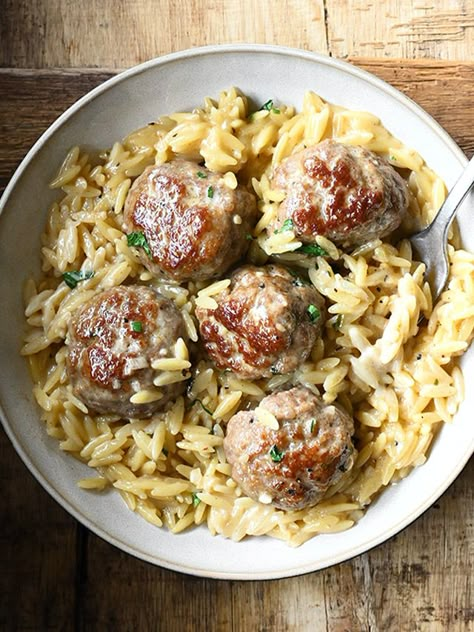 Swedish Meatball Orzo - Serving Dumplings Meatballs Ikea, Meatball Orzo, Meatball Pasta Recipes, Ground Beef Meatballs, Juicy Meatballs, Creamy White Sauce, Pasta Varieties, Breakfast Soup, Orzo Recipes