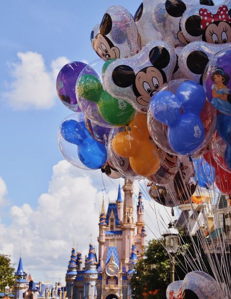 Balloons in magic kingdom✨ Magic Kingdom Photo Ideas, Disney Balloons, Disney Photo Ideas, Disney Orlando, Disney Photos, Happiest Place On Earth, Disney Dream, Take Me Home, Photo Idea