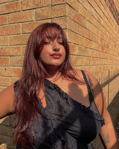 Brown girl red hair, cherry red hair, auburn hair, fall hair inspo, autumn hair inspo Merlot Red Hair, Wine Red Hair With Bangs, Brown Girl Red Hair, Cherry Red Hair Aesthetic, Red Hair Cherry, Red Hair Auburn, Fall Hair Inspo, Red Hair With Bangs, Cherry Red Hair