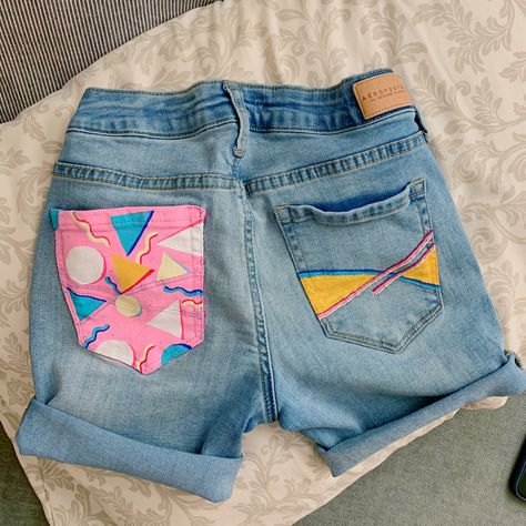 Cut up some denim jean short then painted the pockets! Pinterest inspired! #denim #shorts #painting #paint #jeans #pocket #backpocket #design #diy #ideas Short Pocket Painting, Pocket Painting Jean Aesthetic, Denim Shorts Painting, Painting Jean Shorts, Painted Jean Pockets Ideas, Painted Shorts Ideas, Painting On Jeans Pocket, Shorts Painting Ideas, Painted Jean Pockets