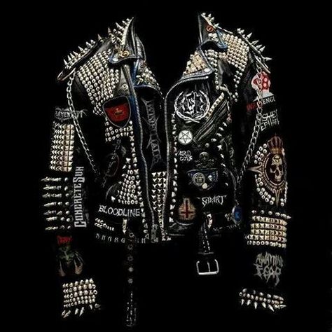 Battle Jackets, Punk Fashion Diy, Punk Style Outfits, Fashion Outerwear, Studs And Spikes, Custom Leather Jackets, Studded Leather Jacket, Battle Jacket, Black Nike Shoes