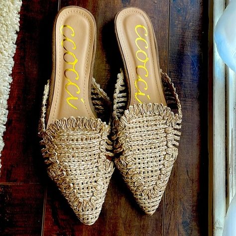 Pointy toe mule in taupe, never worn. Taupe Mules Outfit, Tan Mules Outfit, Mules Outfit, Tan Mules, Woven Mules, Flat Mules, Fall Days, Womens Mules, Taupe Color