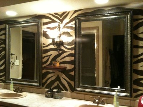 Zebra print :) Zebra Print Bathroom, Safari Bathroom, Zebra Bathroom, Zebra Wall, Animal Print Decor, African Decor, My Space, Wishful Thinking, Elegant Homes