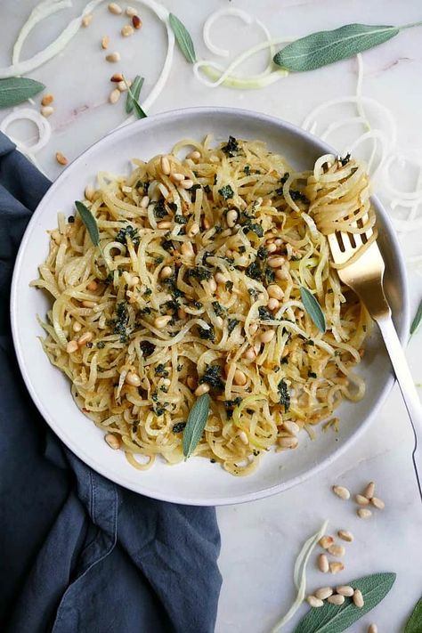 Sage Brown Butter Kohlrabi Noodles with Pine Nuts - a simple kohlrabi noodle recipe that tastes gourmet but contains only 4 ingredients! Crunchy kohlrabi is covered in savory sage brown butter and finished with toasted pine nuts. You won't believe how delicious this kohlrabi recipe tastes! #kohlrabi #spiralizedveggies #sage Kohlrabi Noodles, Roasted Kohlrabi, Sage Brown Butter, Kohlrabi Recipes, Thanksgiving Food Sides, Thanksgiving Recipes Side Dishes, Sage Leaves, Noodle Recipes, Eat Well