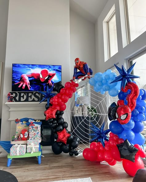 Festa Power Rangers, Spiderman Birthday Party Decorations, Spider Theme, Spiderman Birthday Cake, Marvel Birthday Party, Spiderman Theme, Avenger Birthday Party, Spiderman Birthday Party, Boy Birthday Party Themes