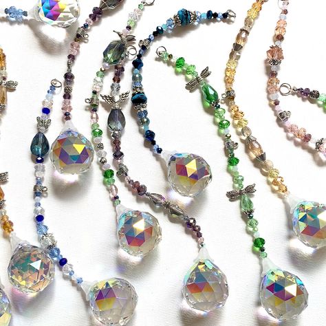 Beaded Windchimes, Beaded Suncatchers, Beaded Wind Chimes, Diy Sun Catchers, Suncatchers Diy, Beaded Suncatcher, Crystal Suncatchers Diy, Wind Chimes Homemade, Glass Bead Crafts