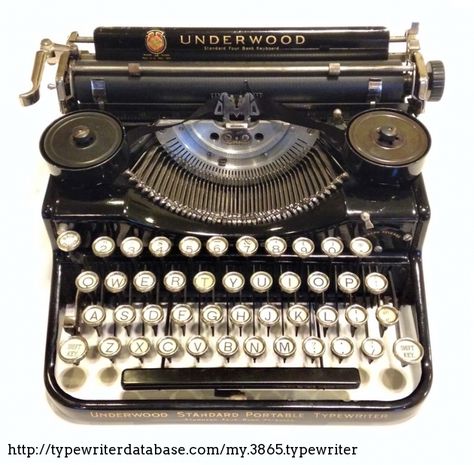 1926 Underwood Portable 4 Bank on the Typewriter Database Ttpd Typewriter, 1950s Models, Underwood Typewriter, Typewriter For Sale, Modern Mobile, Antique Typewriter, Portable Typewriter, Vintage Sheet Music, Vintage Typewriters