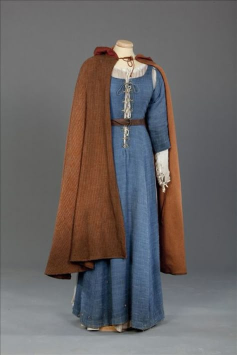 Vaguely Medieval Costume Dresses Medieval Dress Peasant, Medieval Dress Pattern, Medieval Peasant, Gaun Abad Pertengahan, Dress Trending, Medieval Costumes, Medieval Dresses, Medieval Clothes, Woolen Dresses