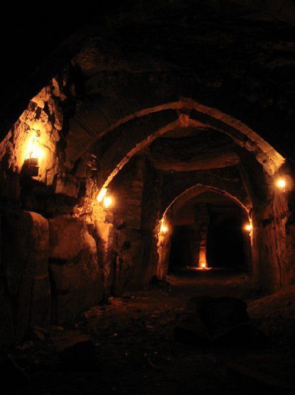 Medieval Dungeon Aesthetic, Catacombs Art, Gothic Dungeon, Underground Prison, Dark And Darker, Dark Dungeon, Anders Dragon Age, Dungeon Rpg, The Dark Ages