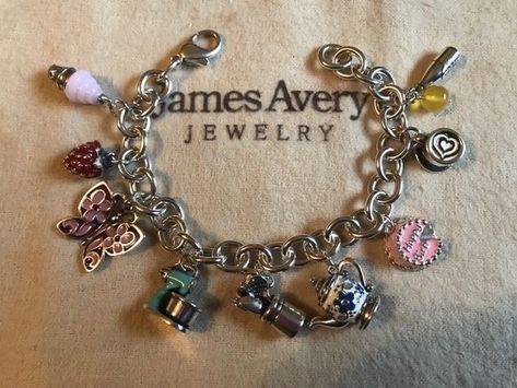 Unique Charm Bracelets, James Avery Charm Bracelet Ideas, Charm Bracelet Aesthetic, James Avery Charm Bracelet, Pandora Bracelet Charms Ideas, Xoxo Jewelry, Girly Bracelets, Pandora Bracelet Designs, James Avery Charms