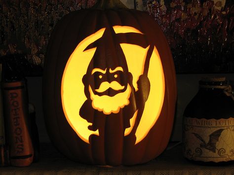 Halloween Gnome pumpkin carving | Flickr - Photo Sharing! Pumkin Carving Gnome, Gnome Pumpkin Carving Ideas, Gnome Pumpkin Carving, Gardening Gnome, Diy Pumpkin Carving, Halloween Diy Kids, Gnome Pumpkin, Fun Diy Halloween Decorations, Pumpkin Inspiration