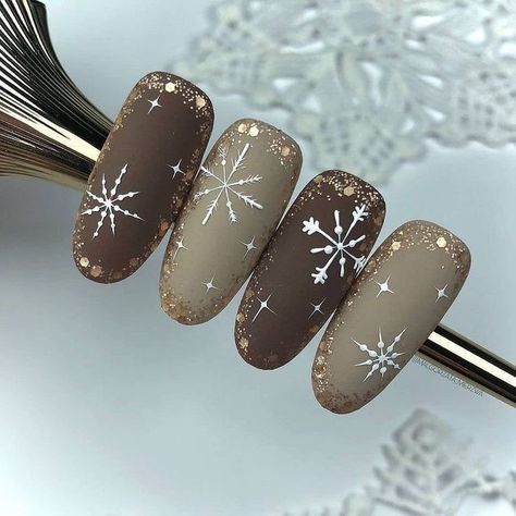 New Year Nails Design 2022, New Years Eve Nail Art, Nails Art Christmas, New Years Eve Nail, Best Christmas Nails, Christmas Nails Art, Nail Art Designs 2023, Winter Nail Art Designs, Gold Gel Nails