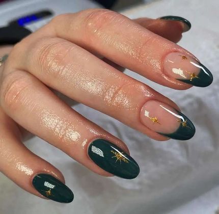 Green And Gold Almond Nails, Forest Green Almond Nails, Gel Fall Nail Colors, Fall Nail Styles, Dark Green Nails, Golden Nails, Hippie Nails, Fall Nail Colors, Xmas Nails