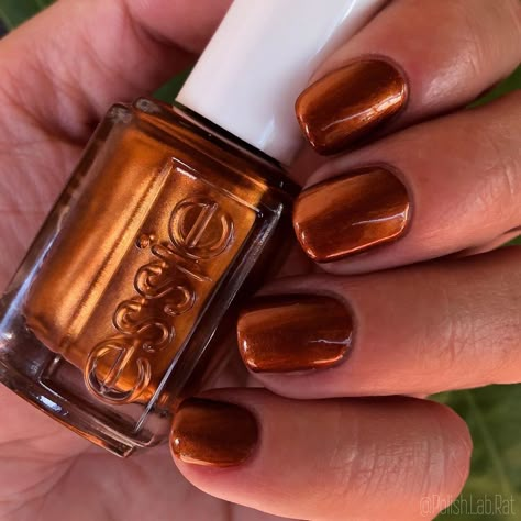 Burnt Orange Shimmer Nails, Essie Rust Worthy, Fall Nails Ideas Orange, Burnt Orange Metallic Nails, Dark Copper Nails, Rust Nail Polish, Shiny Orange Nails, Orange Glaze Nails, Fall Nails 2023 Orange