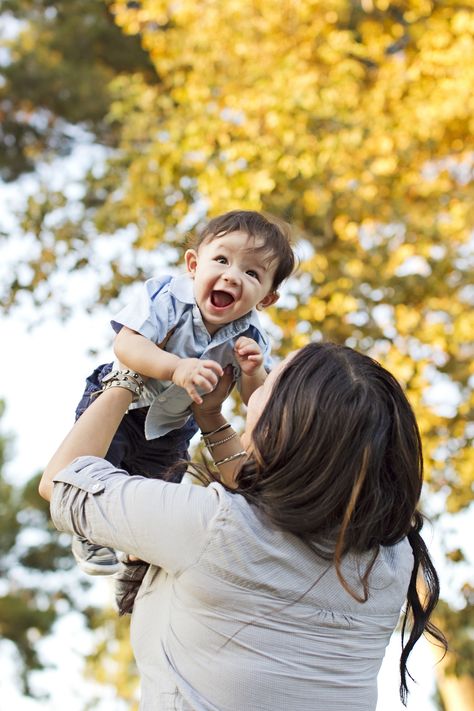 Mommy and Son photos in the park www.tearbearpix.com Mother Son Poses, Photoshoot Park, Mother Son Pictures, Mom Photo Shoots, Mommy Son Pictures, Mother Son Photos, Son Photo Ideas, Mother Baby Photography, Moms Photography