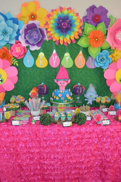 Peyton's 4th Troll s Birthday Party | CatchMyParty.com Diy Trolls Birthday Party, Trolls Birthday Party Ideas, Troll Party Theme, Trolls Party, Trolls Birthday Party, 3 Birthday, Art Pins, Troll Party, 2 Birthday