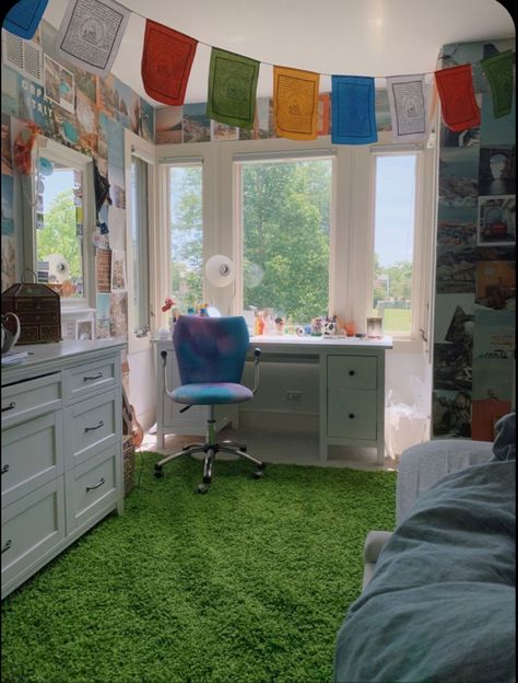 Grass Bedroom Aesthetic, Grass Room Aesthetic, Grass Rug Aesthetic, Neat Bedroom Aesthetic, Grass Rug Bedroom Aesthetic, Grass Rug Bedroom, Grass Bedroom, Pastel Aesthetic Room, Indie Bedroom