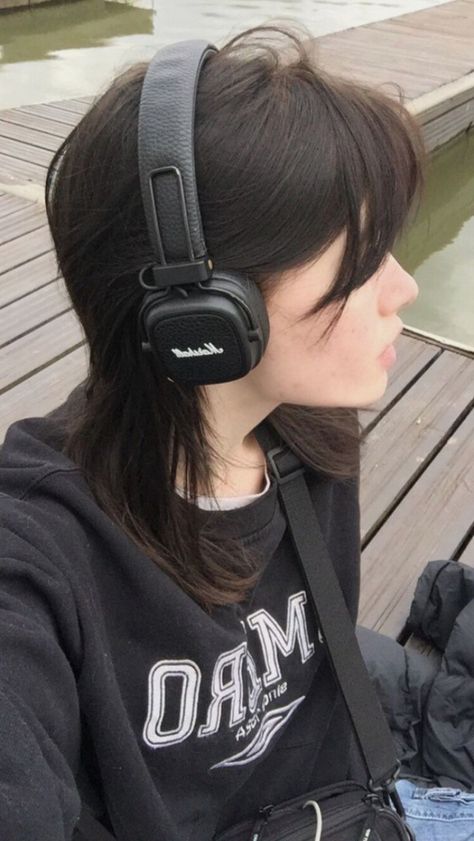 Girl With Headphones, No Face, Foto Ideas Instagram, 가을 패션, Insta Photo Ideas, Grunge Aesthetic, Amelie, Aesthetic Photo, Ulzzang Girl