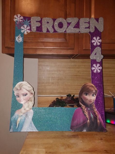 Frozen theme photo booth frame Birthday Party Frozen Theme, Frozen Photo Booth, Birthday Party Frozen, Frozen Birthday Party Cake, Anna Birthday Party, Frozen Birthday Party Decorations, Frozen Decorations, Frozen Bday Party, Frozen Party Decorations