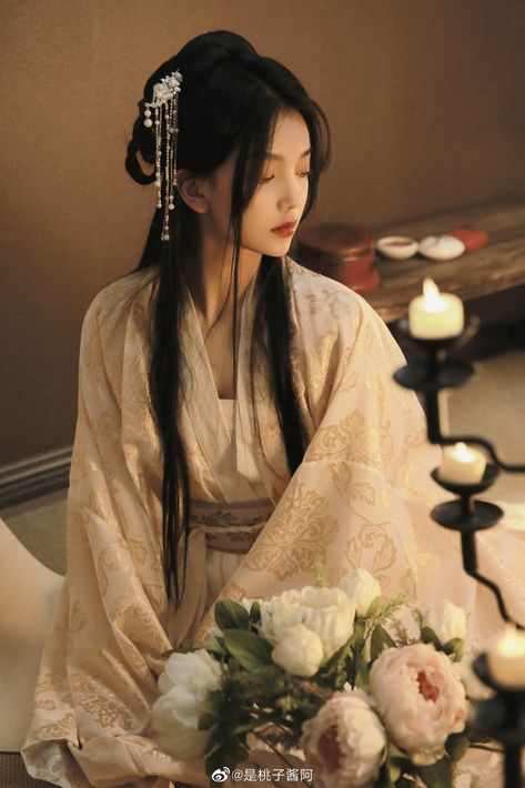 Japanese Bride Traditional, Heian Era Hair, Traditional Japanese Woman Kimono, Japan Traditional Dress, China Hairstyle, Chinese Hairstyle Traditional, Traditional Korean Hairstyle, Chinese Traditional Hairstyles, Traditional Chinese Hairstyle