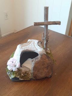 Make the empty tomb for Easter to celebrate the resurrection of Jesus!  It's made from a fastfood drink tray, sticks for the cross, a piece of cloth, stone, moss, and flowers! Easter Tomb Craft, Empty Tomb Craft, Craft For Easter, Moss And Flowers, Easter Tomb, The Empty Tomb, Jesus Tomb, Drink Tray, The Resurrection Of Jesus