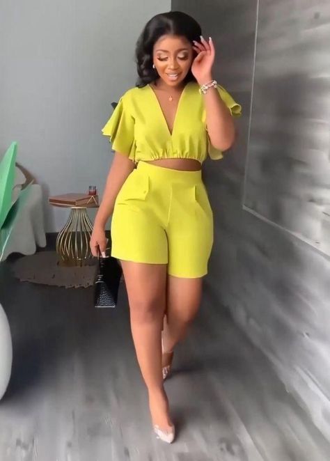 Shorts Crop Top, Two Piece Shorts, Set Video, Ruffles Top, Two Piece Shorts Set, 2piece Outfits, Chic Dress Classy, African Fashion Traditional, Crop Top Set