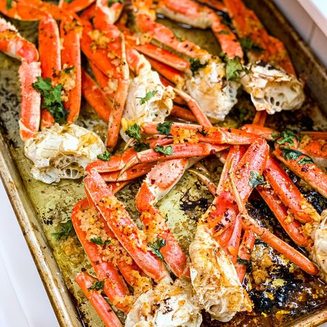 Spicy Garlic Crabs Legs Spicy Crab Legs Recipe, Garlic Crabs Recipe, Snow Crab Legs Recipe Baked, Crab Leg Recipes Boiled, Garlic Crab, Cajun Crab, Crab Legs Recipe, Snow Crab Legs, Seafood Dish Recipes