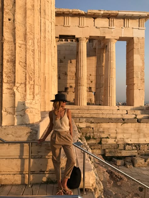 Photo In Greece, Acropolis Photo Ideas, Athens Greece Picture Ideas, Athens Greece Instagram Pictures, Athens Greece Aesthetic Outfit, Athens Greece Photo Ideas, Athens Picture Ideas, Parthenon Photography, Athens Photoshoot