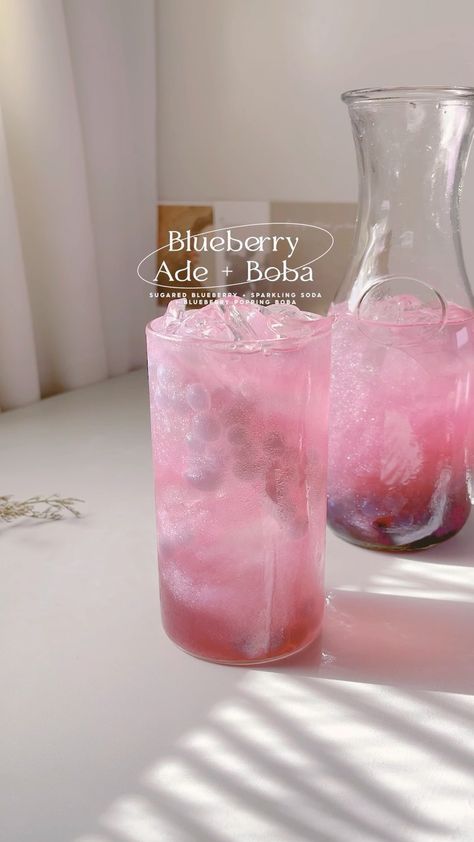 janinelouise_ on Instagram: Blueberry ade + popping boba. 🫐✨ #homecafe #homecafeph #blueberryade #cafeathome #sparklingsoda #relaxingvideos #asmr Boba Blueberry, Popping Boba Drinks, Blueberry Boba, Blueberry Drinks, Boba Tea Recipe, Popping Boba, Sparkling Lemonade, Boba Drink, Drink Recipes Nonalcoholic