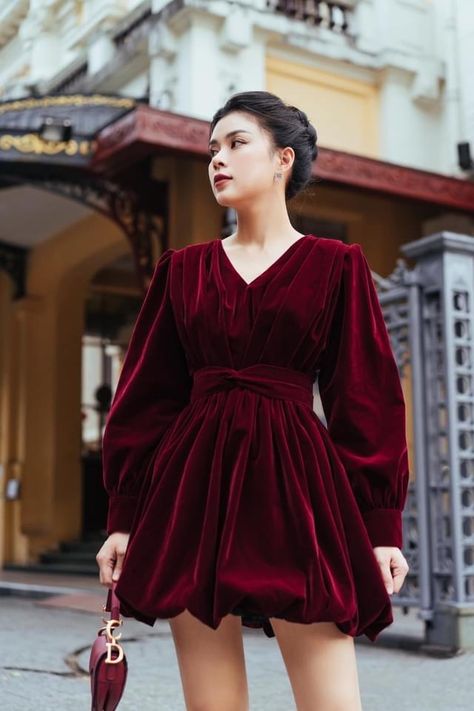 Velvet Short Frock Design, Velvet Frocks For Women, New Year Party Outfit Winter, New Year Party Outfit, Winter Dress Ideas, Wedding Gowns Ideas, Party Outfit Winter, Color Wedding Dresses, Short Frocks