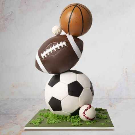 Sports Ball Cake, Baking Recipes Cake, Sports Birthday Cake, Sports Birthday Cakes, David 8, Soccer Ball Cake, Chocolate Footballs, Sports Cake, Black And Gold Party Decorations