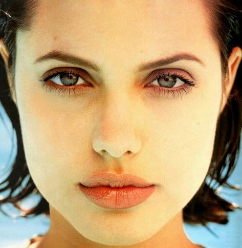 Angelina Jolie - Young, Wild & Free! — @shesdancingwithherself Angelina Jolie Face, Angelina Jolie Young, Angelina Jolie 90s, Angelina Jolie Photos, Young Wild Free, Wild Free, Angel Face, Love Makeup, Angelina Jolie