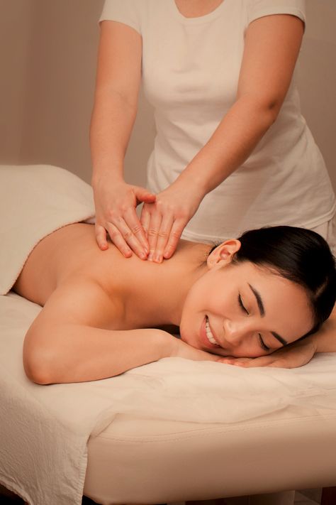 Experience the ultimate rejuvenation with a full body oil massage. The perfect antidote to stress, these massages release muscle tension and invite a deep sense of relaxation. Let the skilled hands of a professional massage therapist transport you to a world of tranquility. . . . #MassageTherapy #StressFreeLiving #HolisticWellness #RelaxationMode #SelfCareRoutine #MindBodySoul #HealingHands #SpaDayEveryday #TherapeuticMassage #RelaxRejuvenate #dayspahobart #bestdayspahobart Spa Body Massage, Full Body Massage Oil, Full Body Massage Spa, Massage Body Spa, Massage Therapy Aesthetic, Lomilomi Massage, Spa Therapist, Person Sketch, Body Massage Spa