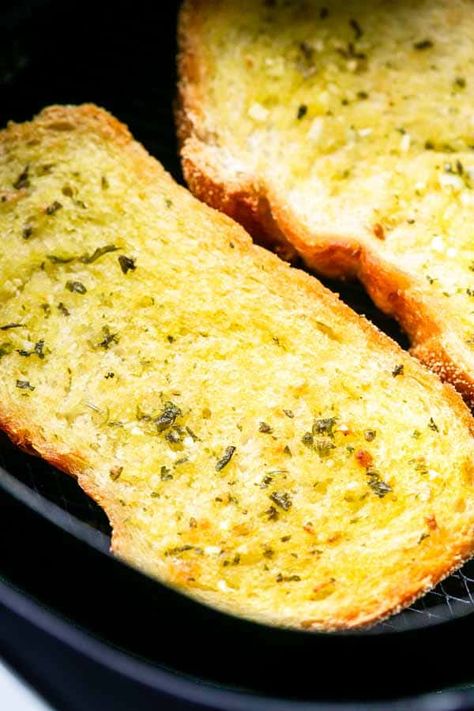 How To Make Air Fryer Texas Toast - Fast Food Bistro Texas Toast, Sandwich Bread, Garlic Bread, Air Fryer Recipes, Cornbread, Air Fryer, Sandwiches, Garlic, Grilling