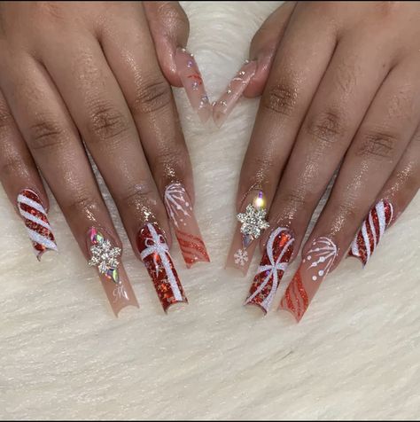 Christmas Nails With Charms, Christmas Nails With Gems, Christmas Bling Nails, Glam Christmas Nails, Red Glam Nails, Christmas Baddie Nails, Nails Winter Wonderland, Long Winter Nails, Nails Christmas Red