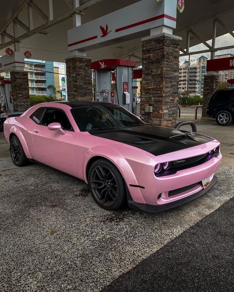 Pink Dodge Challenger, Muscle Lady, Dodge Challenger Custom, Dodge Challenger Hellcat, Cool Car Accessories, Dodge Muscle Cars, Pimped Out Cars, Girly Car, Lux Cars