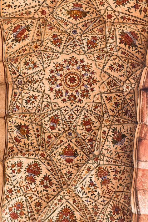 Beautiful ceiling Fresco at Badshahi Mosque (Imperial Mosque) | Lahore, Pakistan. Badshahi Mosque Interior, Lahore Architecture, Pakistan Architecture, Islam Architecture, Pakistan Design, Ceiling Fresco, Fresco Art, Badshahi Mosque, Red Ceiling