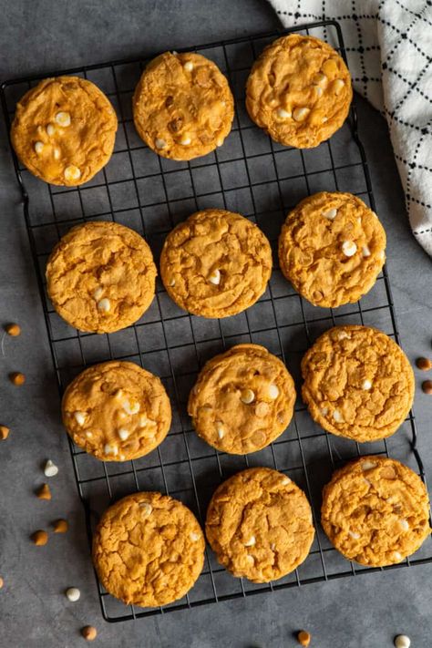 Harry Potter Butterbeer Cookies Butterbeer Cookies, Pudding Cake Mix, Harry Potter Butterbeer, Harry Potter Butter Beer, Butterscotch Pudding, Butterscotch Chips, Pudding Cake, Movie Marathon, Yellow Cake Mixes