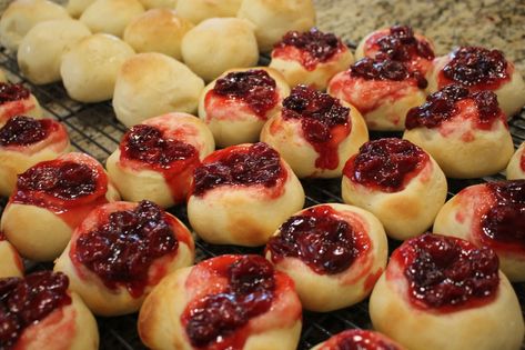 Cherry Kolaches, Candy Popcorn Balls, Candy Popcorn, Scandinavian Food, Favorite Dessert Recipes, Christmas Day, Favorite Desserts, Take A Break, Brunch Recipes