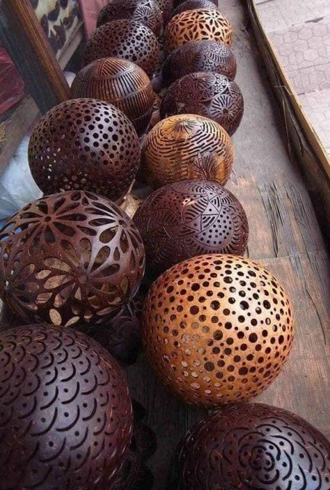 Artist and photographer unknown. Coconut Decor, Bali Decor, Coconut Shell Crafts, Decorative Balls, Gourd Lamp, Deco Nature, Gourds Crafts, Painted Gourds, Wood Crafts Diy