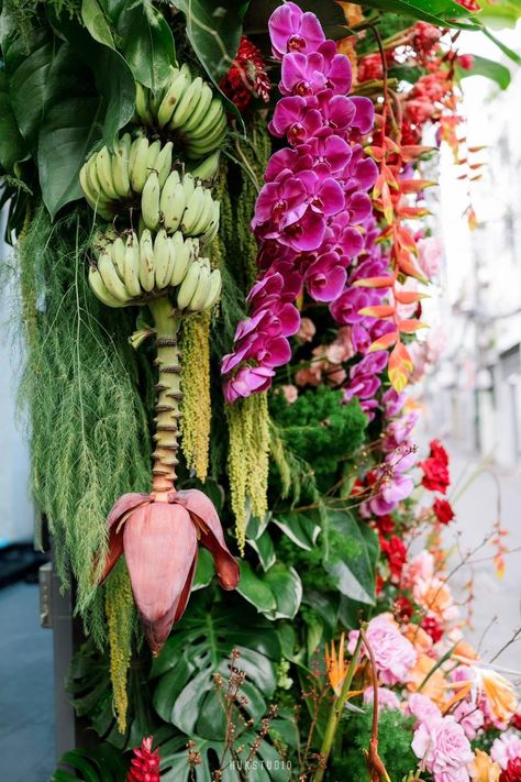 Tropical Floral Installation, Indonesian Wedding Decoration, Tropical Installation, Tropical Flower Arrangements Wedding, Balinese Wedding, Flower Event, Indonesian Wedding, Fiji Wedding, Hawaiian Party Decorations